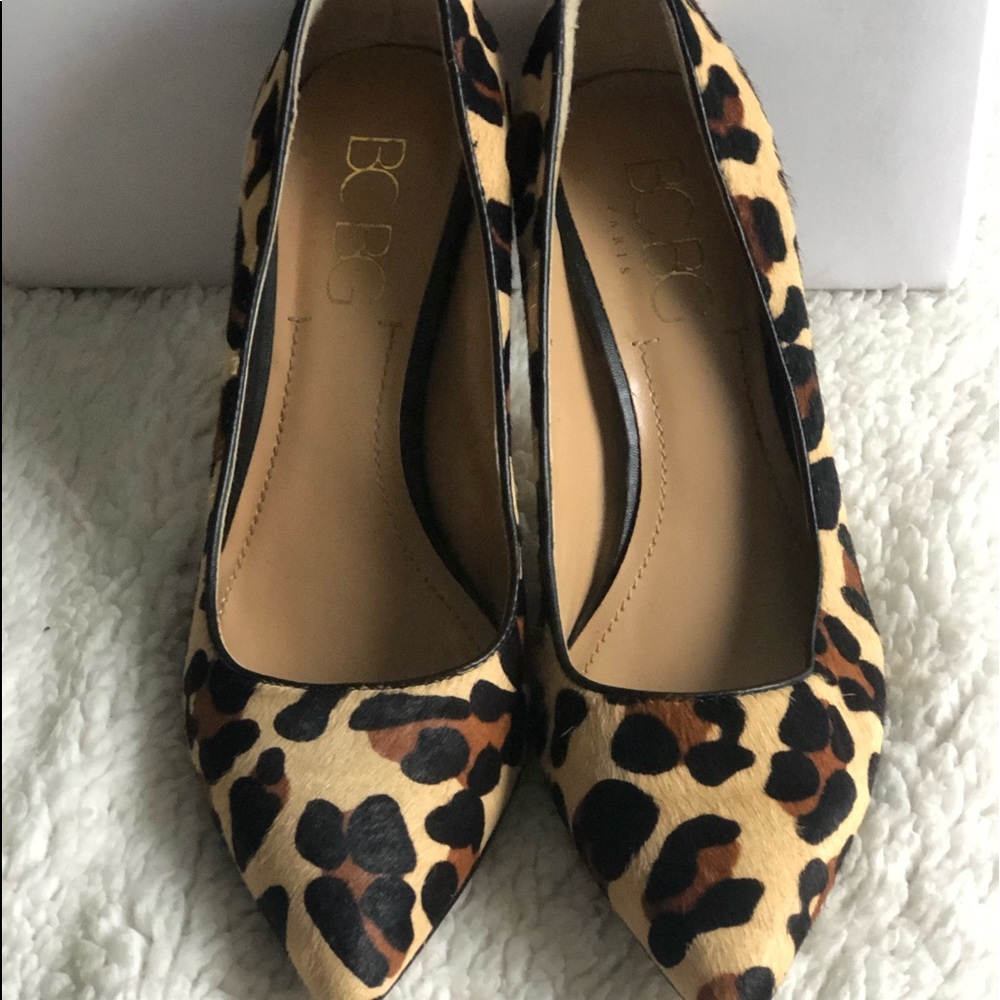 Faux hair leopard print pumps
